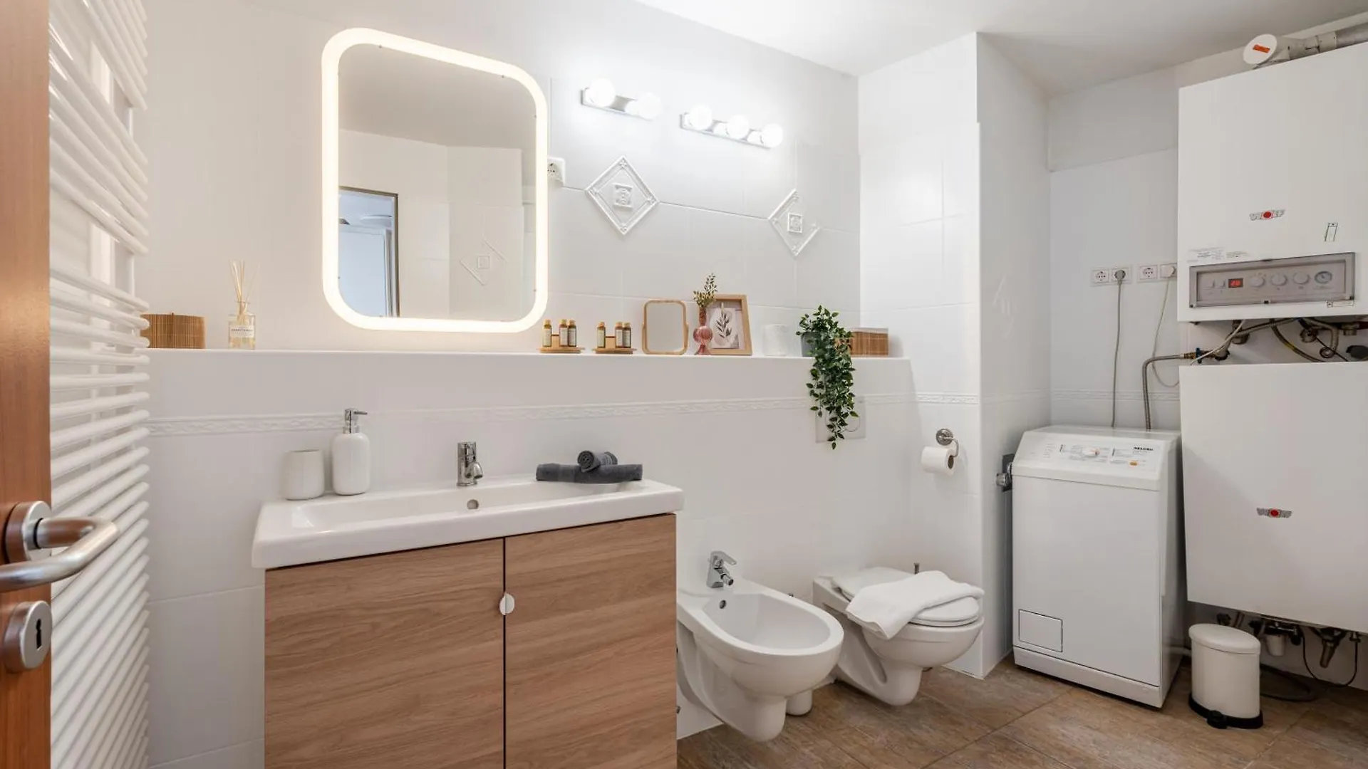 Apartment Spacious Rooftop Home With Parliament&Danube View Budapest