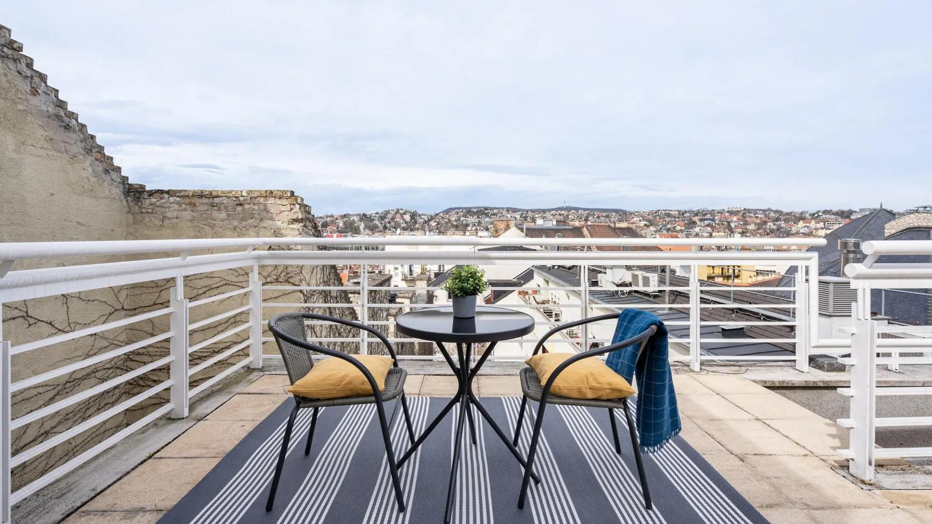 Apartment Spacious Rooftop Home With Parliament&Danube View Budapest