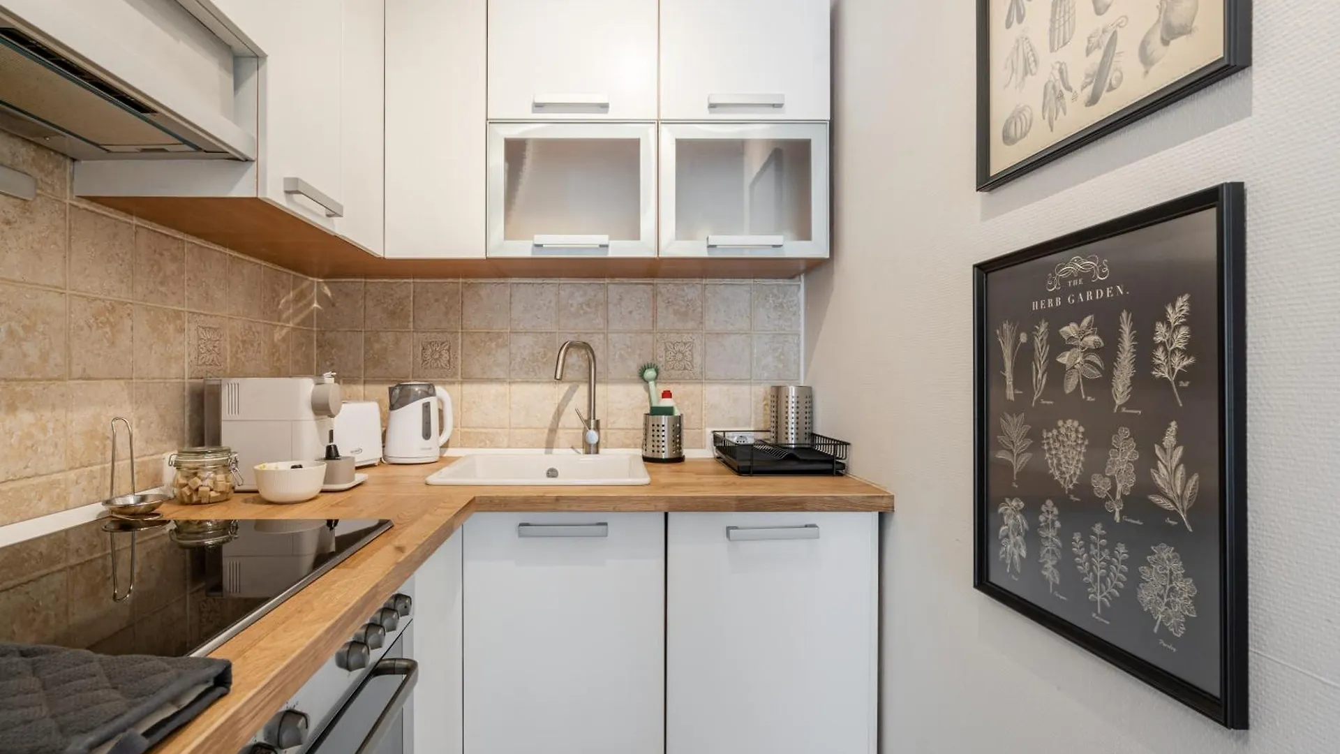 Spacious Rooftop Home With Parliament&Danube View Budapeşte Daire