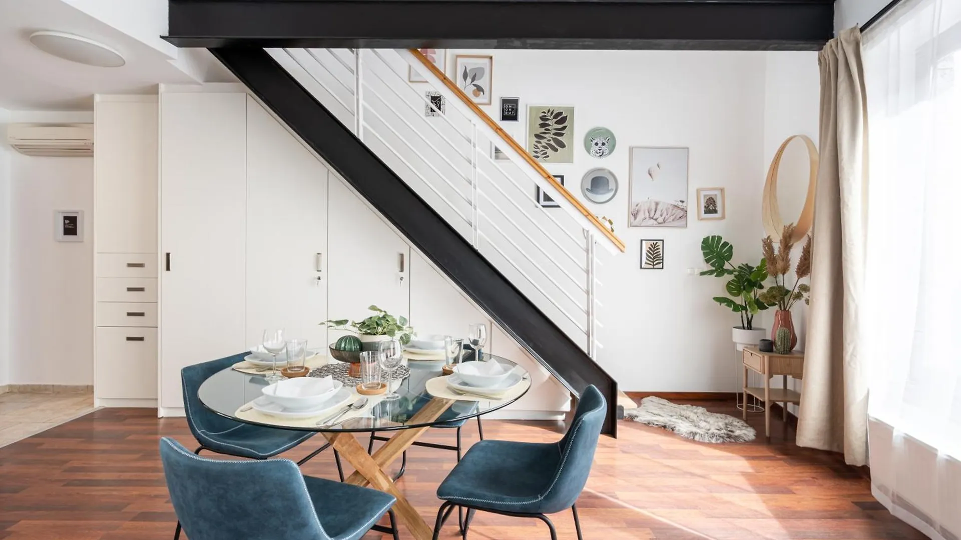 Apartament Spacious Rooftop Home With Parliament&Danube View Budapesta Ungaria